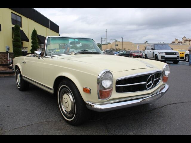 Mercedes-Benz SL-Class 1970 image number 27