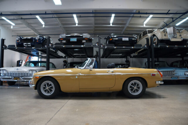 MG MGB Mark III Roadster 1972 image number 2