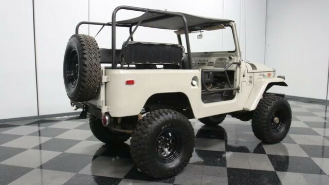 Toyota FJ Cruiser 1971 image number 14