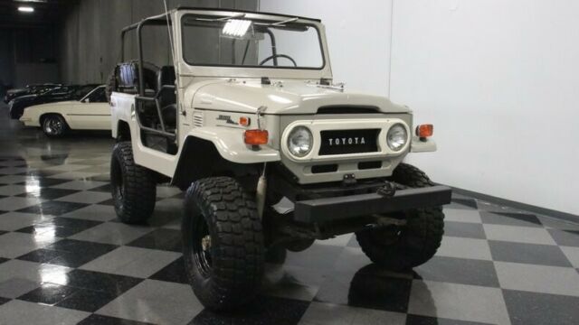 Toyota FJ Cruiser 1971 image number 18