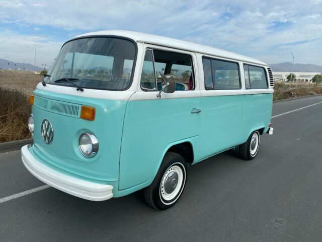 Volkswagen Bus/Vanagon 1974 image number 0