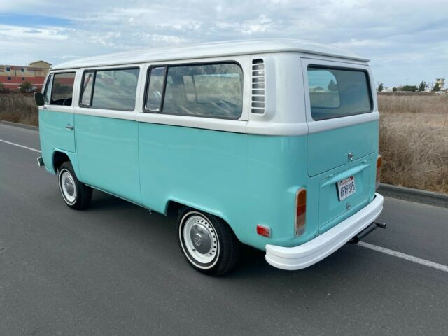 Volkswagen Bus/Vanagon 1974 image number 1