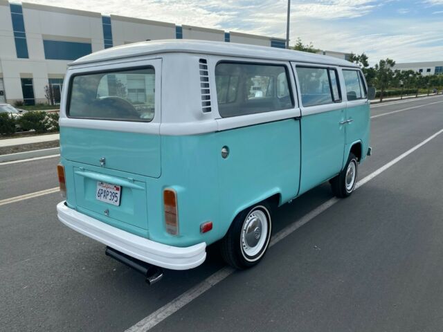 Volkswagen Bus/Vanagon 1974 image number 10