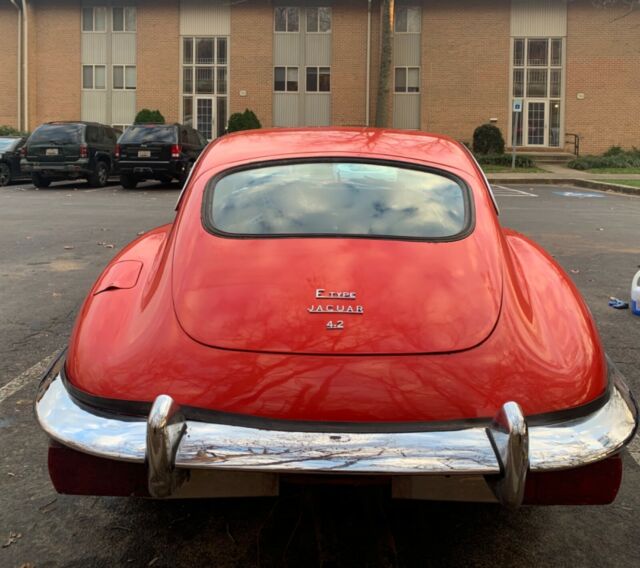 Jaguar E-Type 1970 image number 20