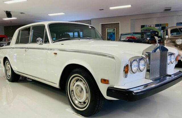 Rolls-Royce Silver Shadow 1975 image number 13