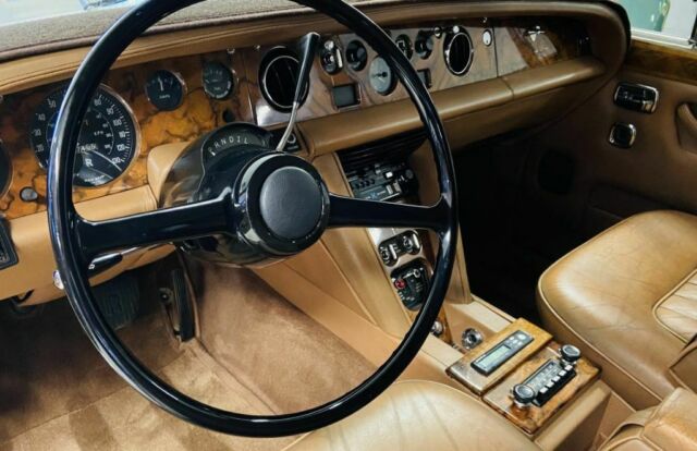 Rolls-Royce Silver Shadow 1975 image number 23