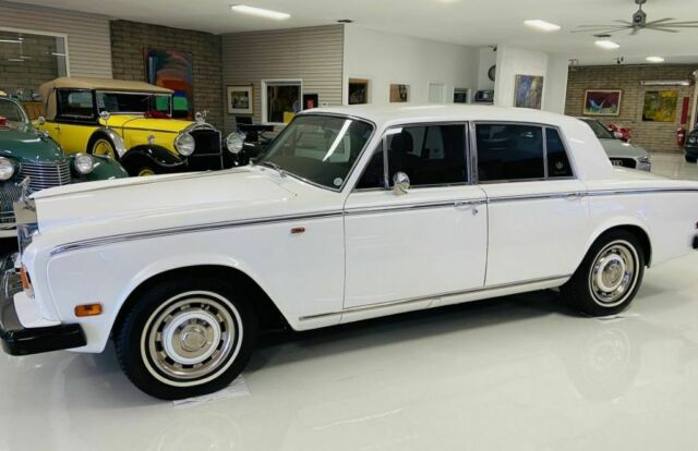 Rolls-Royce Silver Shadow 1975 image number 28