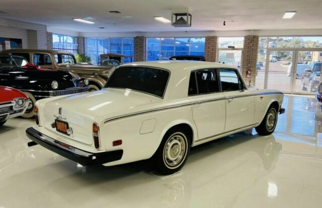 Rolls-Royce Silver Shadow 1975 image number 33