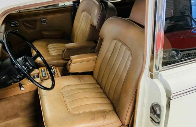 Rolls-Royce Silver Shadow 1975 image number 46