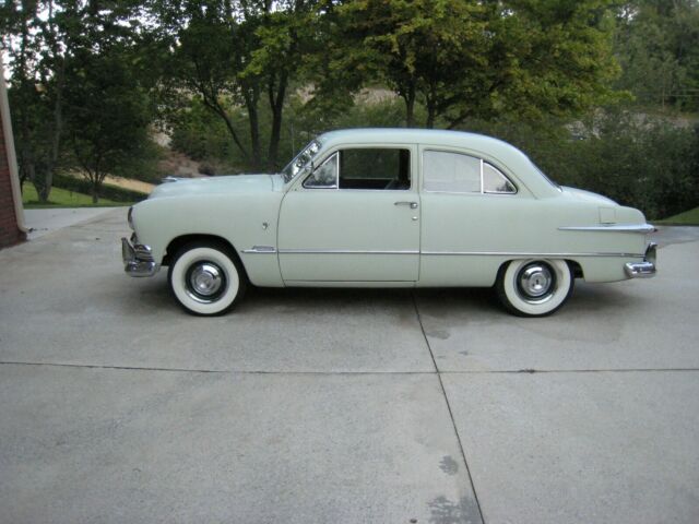 Ford Customline 1951 image number 24