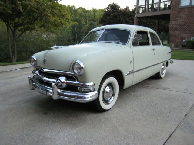 Ford Customline 1951 image number 26