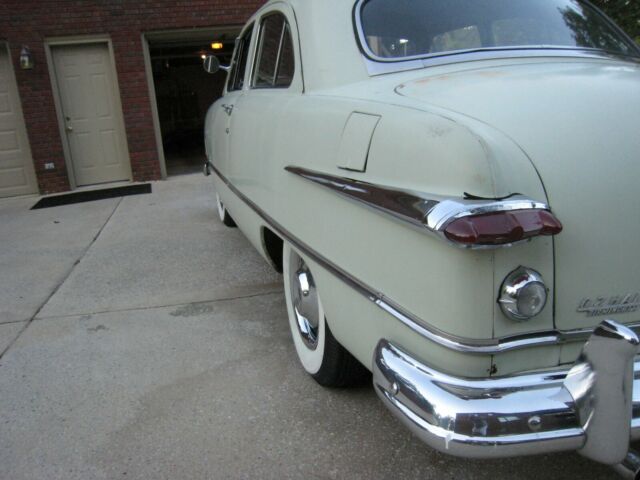 Ford Customline 1951 image number 32