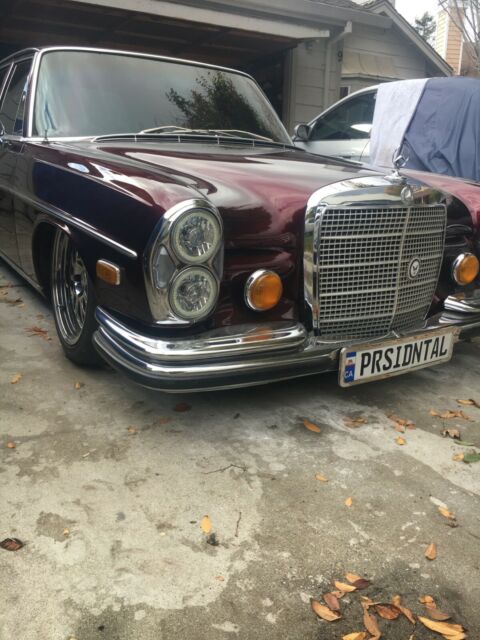 Mercedes-Benz 200-Series 1972 image number 21