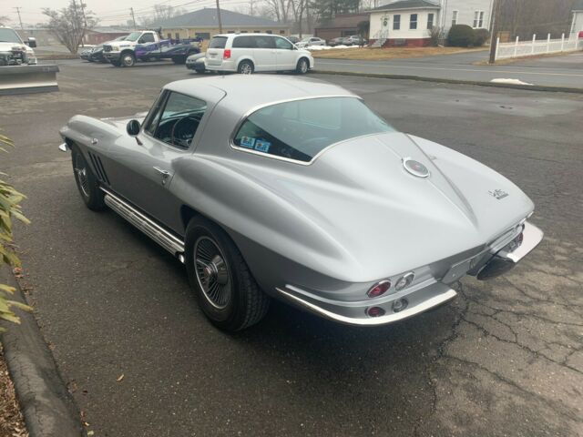 Chevrolet Corvette 1966 image number 21