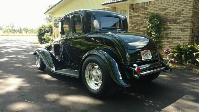 Ford 5 WINDOW COUPE 1932 image number 2