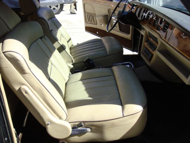 Rolls-Royce Corniche 1973 image number 30