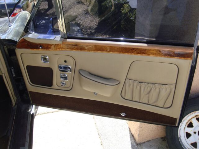 Rolls-Royce Corniche 1973 image number 31