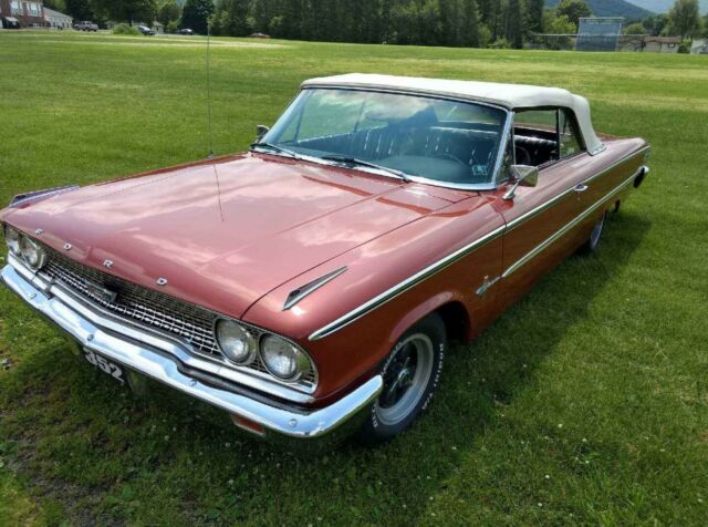 Ford Galaxie 1963 image number 2