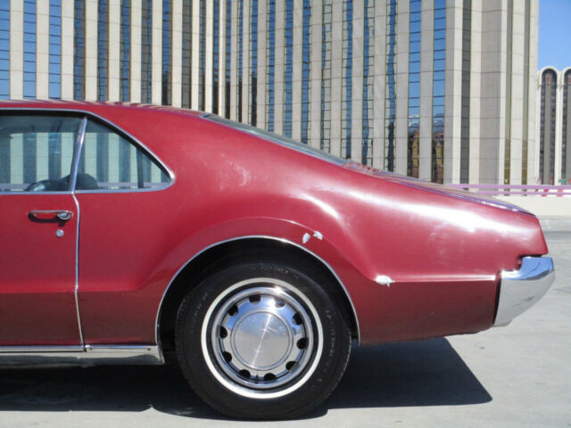 Oldsmobile Toronado 1967 image number 2