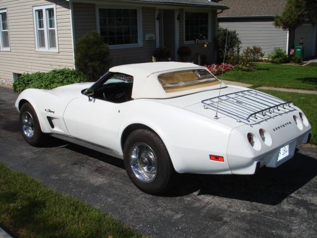 Chevrolet Corvette 1975 image number 2