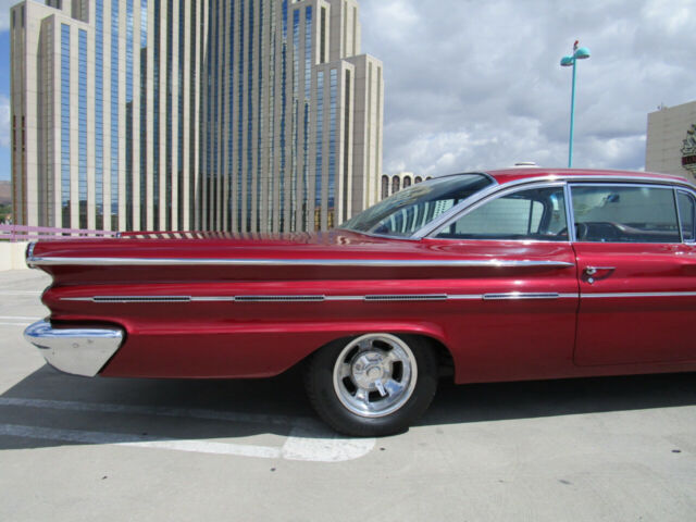 Pontiac Bonneville 1960 image number 35