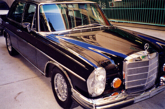 Mercedes-Benz 200-Series 1967 image number 0