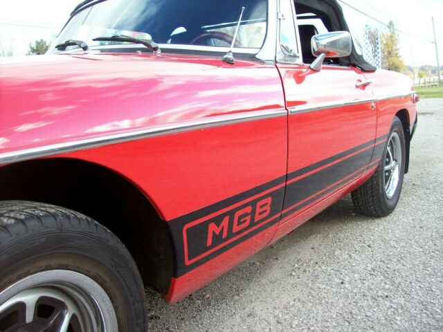 MG MGB 1979 image number 19