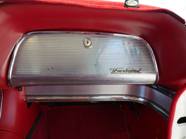 Ford Thunderbird 1960 image number 40