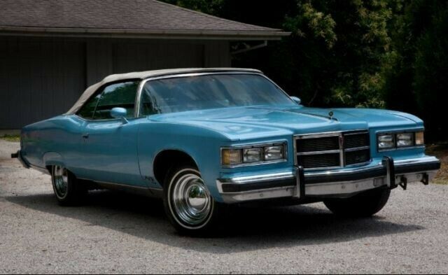 Pontiac Grandville 1975 image number 20