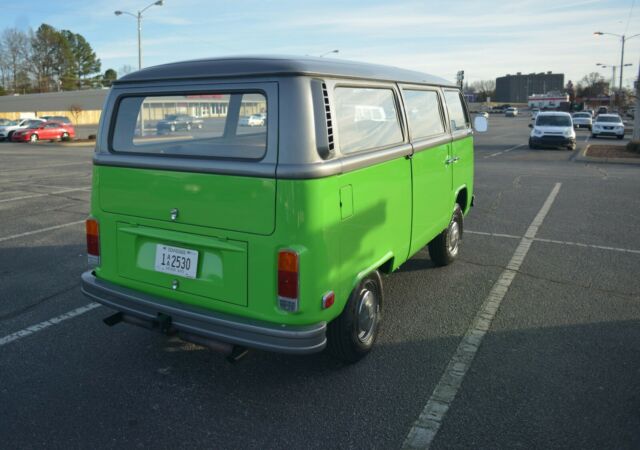 Volkswagen Bus/Vanagon 1973 image number 2