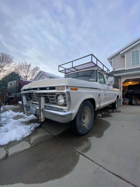 Ford F-250 1973 image number 0