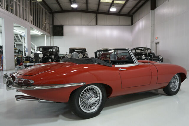 Jaguar E-Type 1967 image number 3