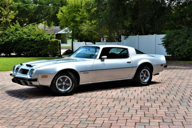 Pontiac Firebird 1975 image number 9