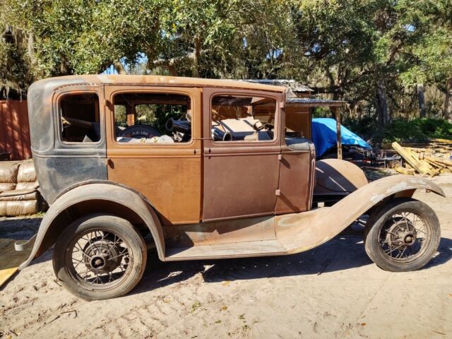 Ford 4 door sedan 1930 image number 0