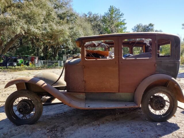 Ford 4 door sedan 1930 image number 1