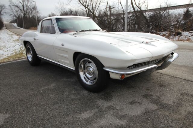 Chevrolet Corvette 1964 image number 29