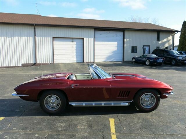 Chevrolet Corvette Convertible, 1967 image number 12