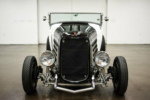 Ford Roadster 1932 image number 1