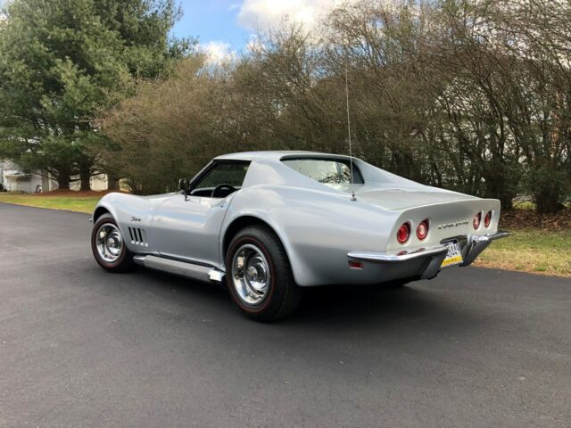 Chevrolet Corvette 1969 image number 18