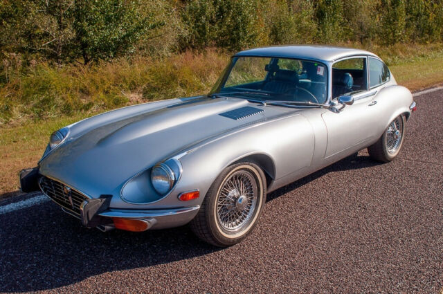 Jaguar E-Type 1973 image number 25