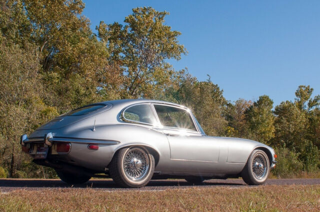 Jaguar E-Type 1973 image number 34