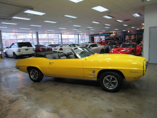 Pontiac Firebird 1969 image number 2