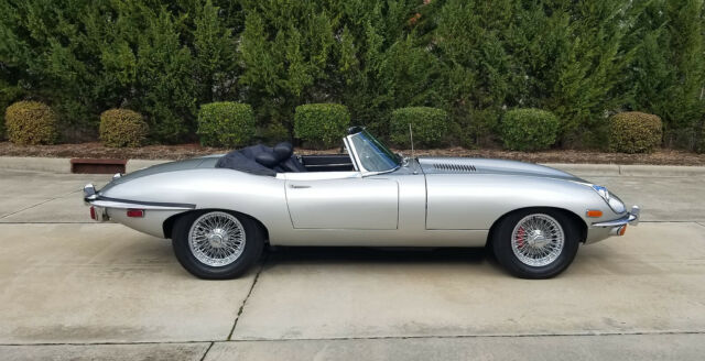 Jaguar E-Type 1970 image number 30