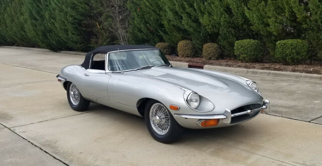 Jaguar E-Type 1970 image number 33