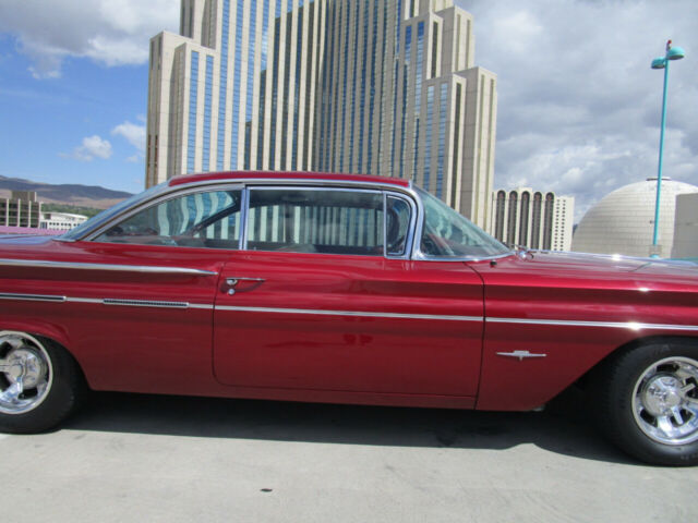 Pontiac Bonneville 1960 image number 34