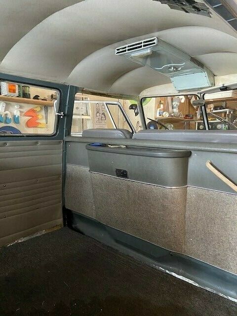 Volkswagen Bus/Vanagon 1965 image number 10