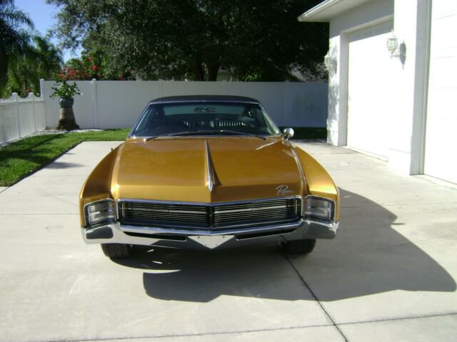 Buick Riviera 1967 image number 3