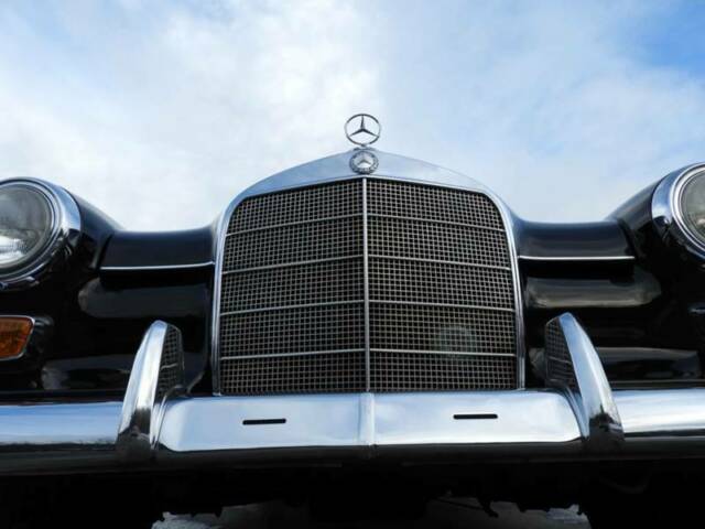 Mercedes-Benz 200 class 1966 image number 27