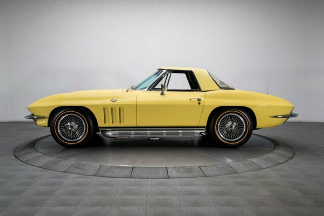 Chevrolet Corvette 1966 image number 21