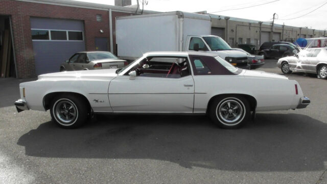 Pontiac Grand Prix 1974 image number 0